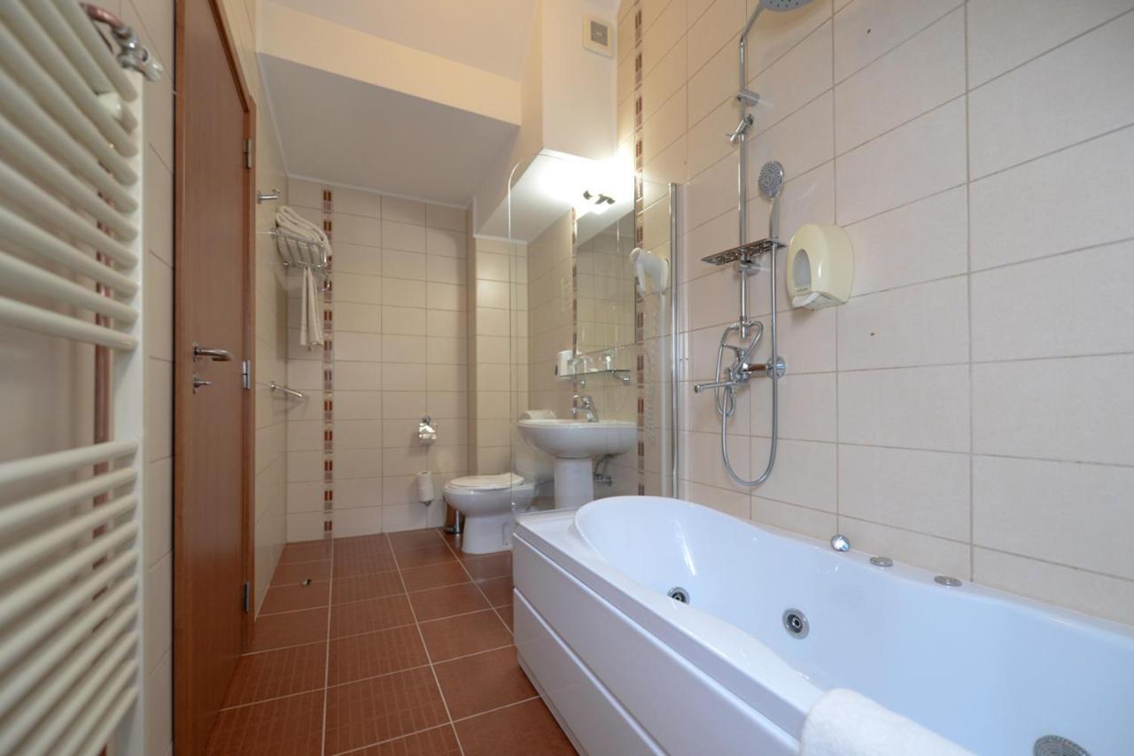 Hotel Belvedere Vatra Dornei Eksteriør billede