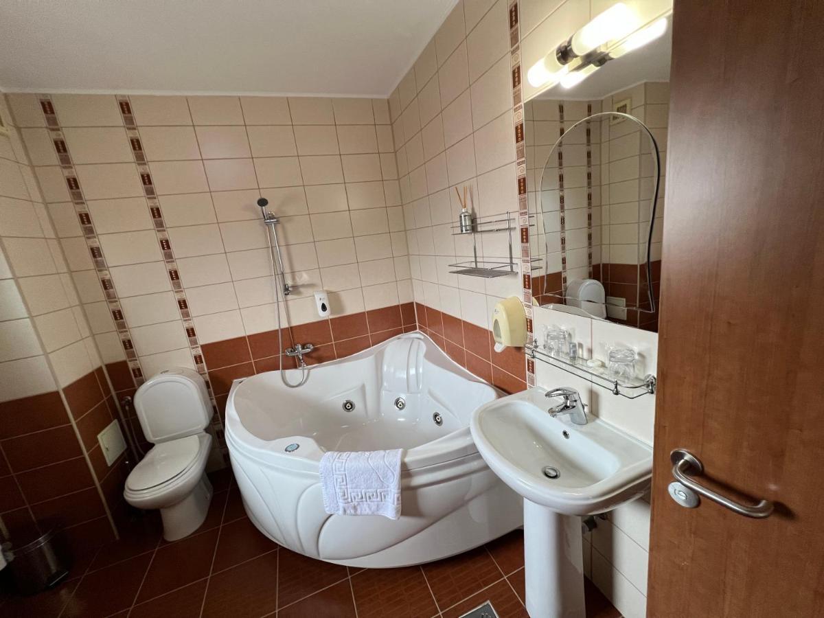 Hotel Belvedere Vatra Dornei Eksteriør billede