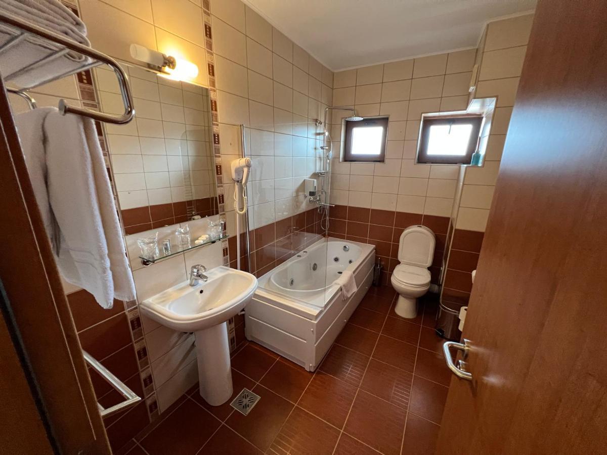Hotel Belvedere Vatra Dornei Eksteriør billede