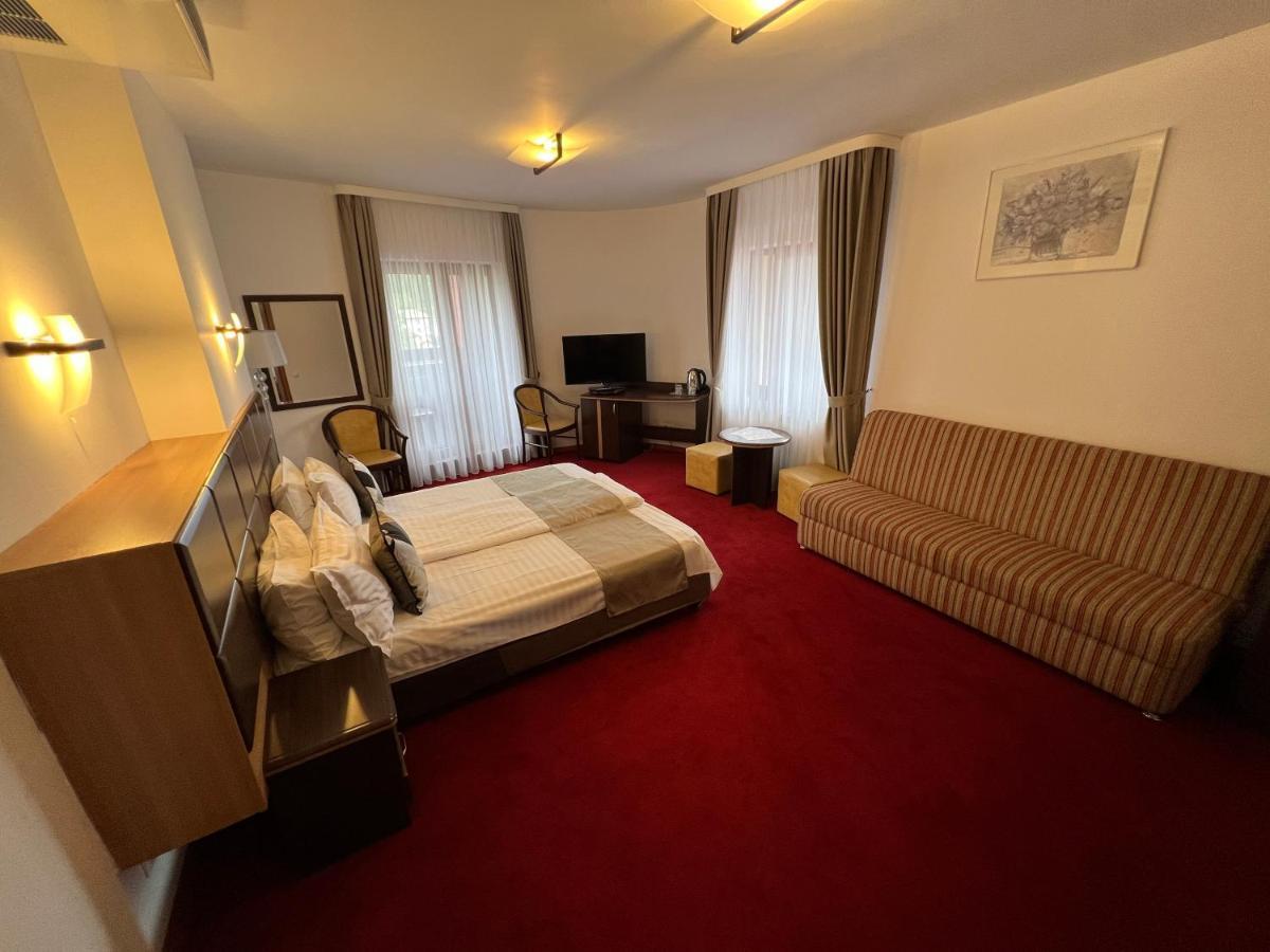 Hotel Belvedere Vatra Dornei Eksteriør billede